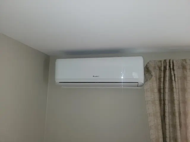 Air conditioning unit installed on the wall