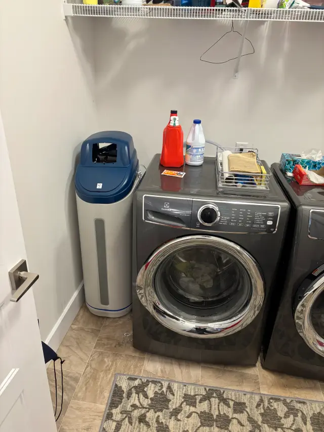 Front-loading washing machine with a variety of laundry products on top